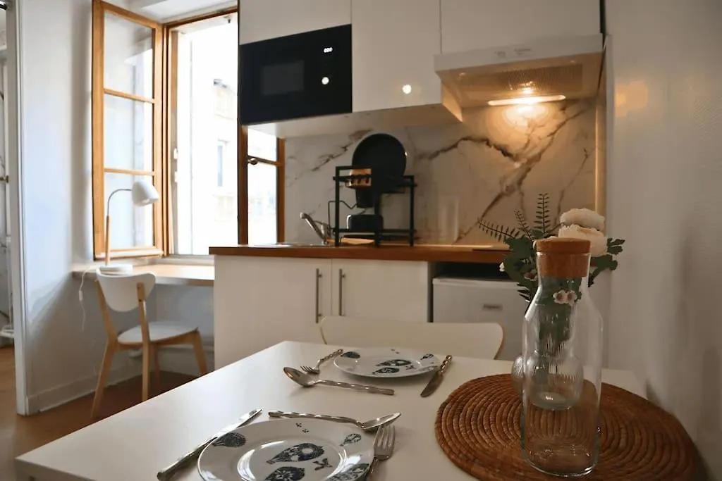 Cocon Moderne A Nation, Paris